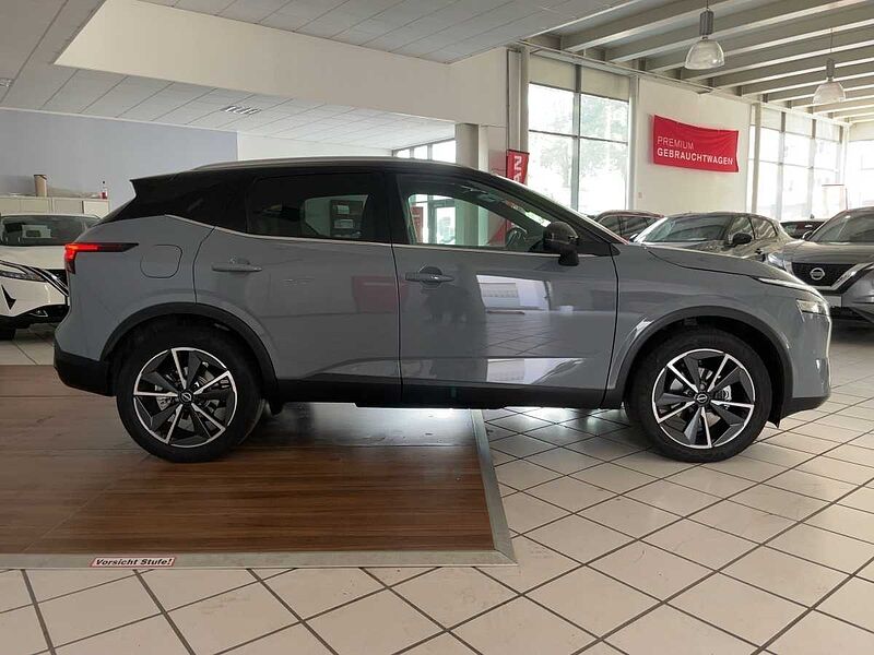 Nissan Qashqai 1.3 DIG-T Xtr. Tekna NAV+AVM