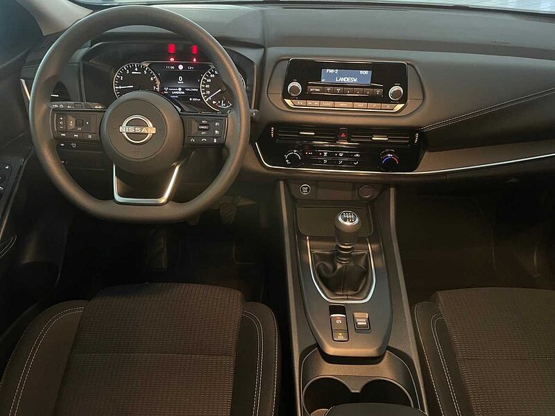 Nissan Qashqai 1.3DIG-T Visia ALLWETTERREIFEN AUF ALU